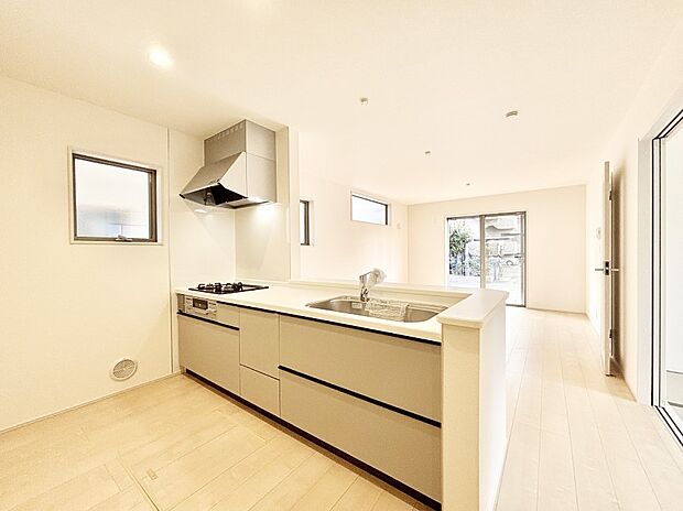 料理をしながらご家族との会話を楽しめる対面カウンターキッチン