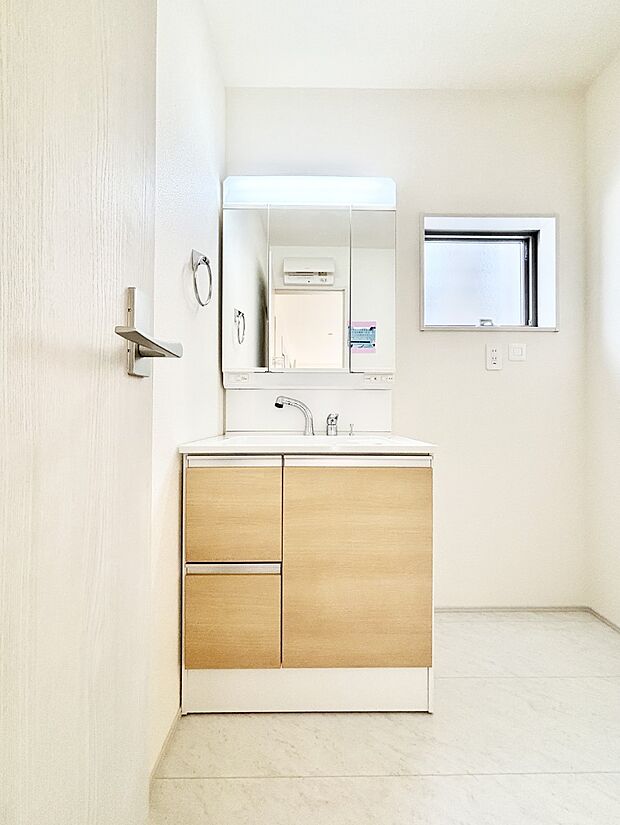 収納力と機能性に優れた洗面化粧台