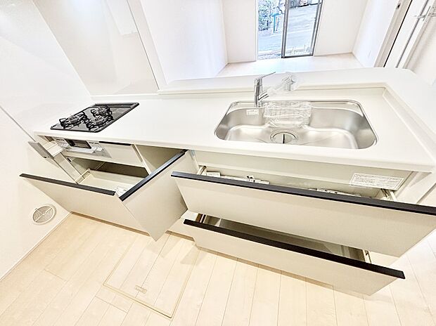 使いやすさを優先したスライド式収納タイプ！