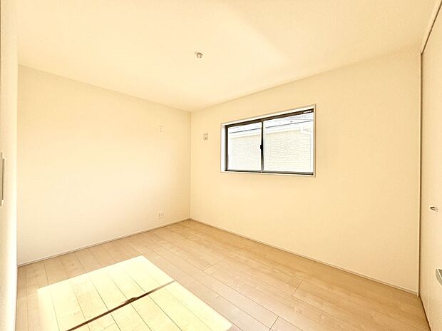 窓からのやさしい光が心地よいプライベートルーム