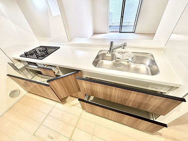 使いやすさを優先したスライド式収納タイプ!