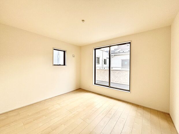 明るいバルコニーサイドに洋室を設置。目覚めの良い寝室に。