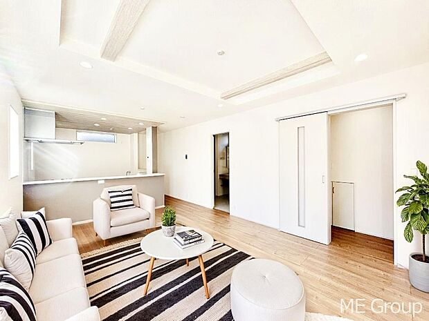 折上天井がＬＤＫに開放感をプラス！家族みんながゆったり寛げます　※家具はCGです