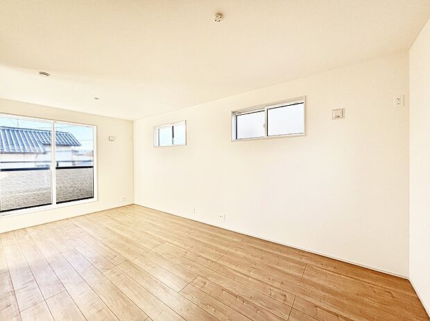 明るいバルコニーサイドに洋室を設置。目覚めの良い寝室に。