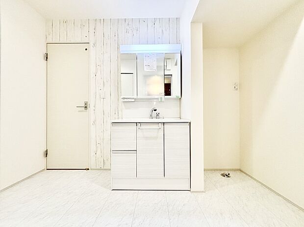 収納力と機能性に優れた洗面化粧台