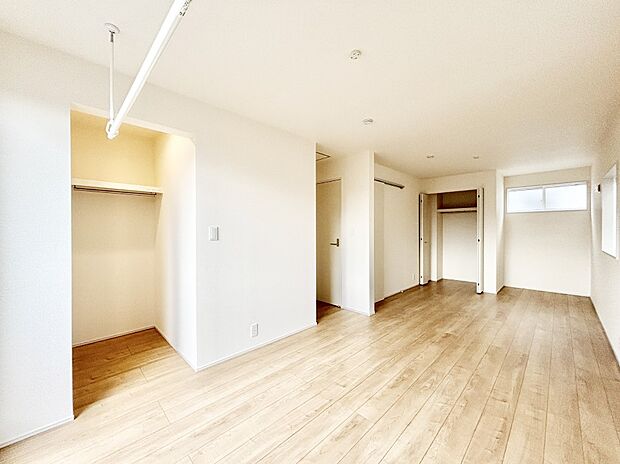 ドア＆クローゼット2ヵ所付きなので2部屋に分けて利用可