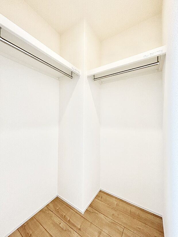 ウォークインクローゼットの活用で生活空間スッキリ