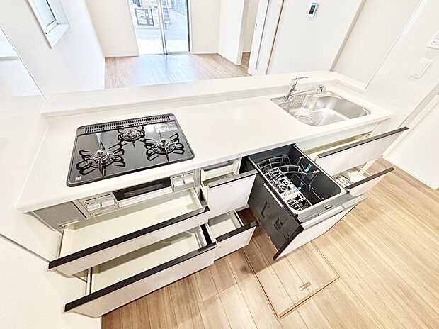 使いやすさを優先したスライド式収納タイプ！