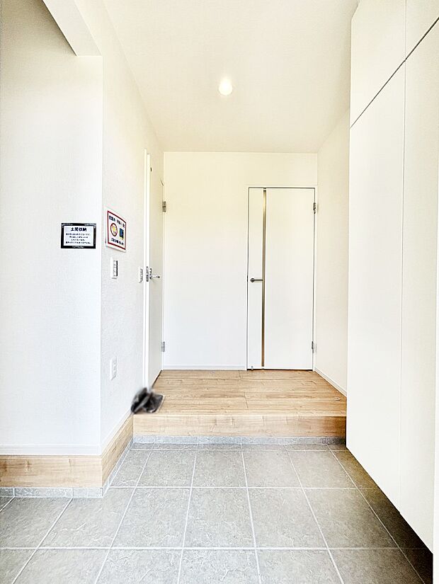 家族の帰宅やお客様をあたたかく迎える玄関  