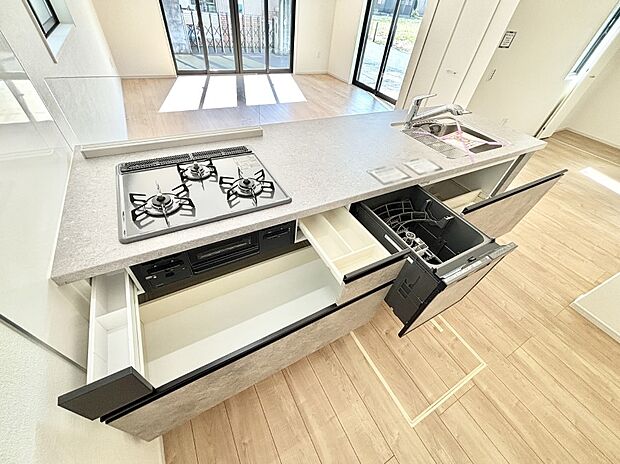 使いやすさを優先したスライド式収納タイプ！