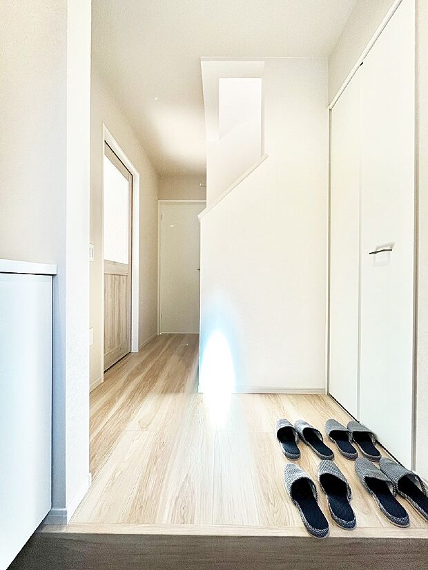 家族の帰宅やお客様をあたたかく迎える玄関  