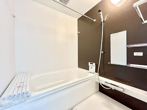 落ち着いた雰囲気でゆっくりお寛ぎいただけるバスルーム