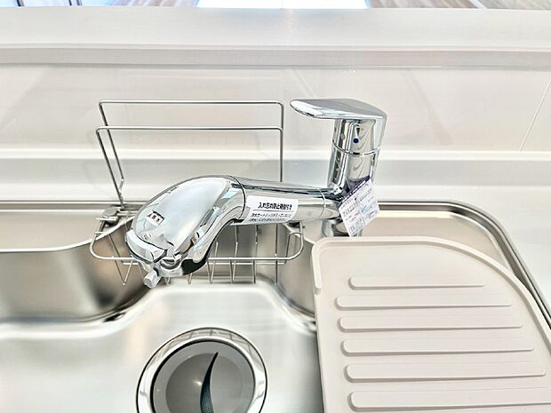 いつでも清潔なおいしいお水を。一つの水栓で水道水と浄水を使い分け。