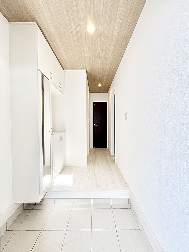 家族の帰宅やお客様をあたたかく迎える玄関