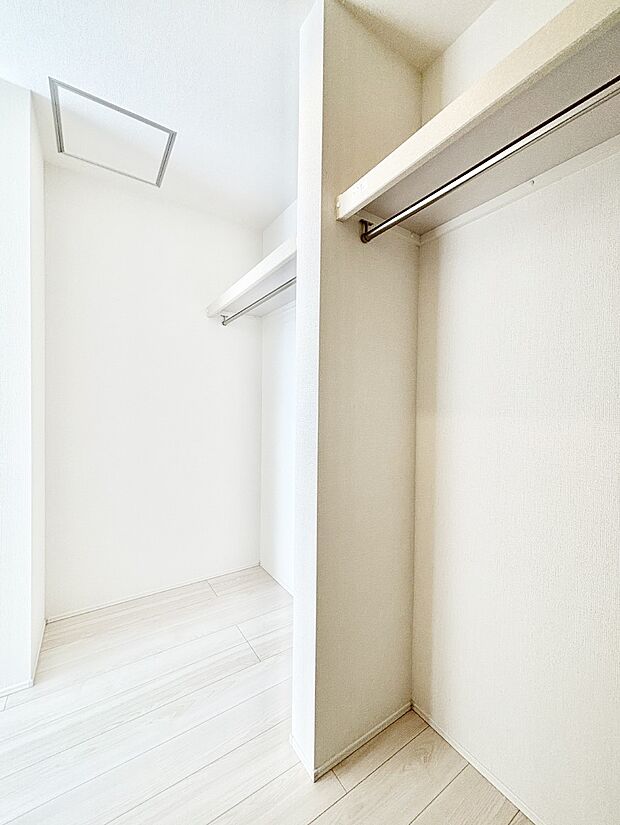 ウォークインクローゼットの活用で生活空間スッキリ