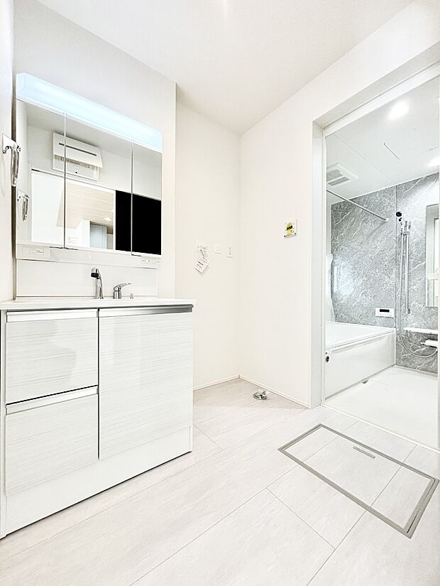 キッチンとの動線を考慮した水廻り集中設計で忙しい時間の家事もラクラク