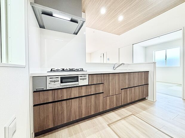 広々とした使い勝手の良いキッチンで日々のお料理も楽しくなりそう