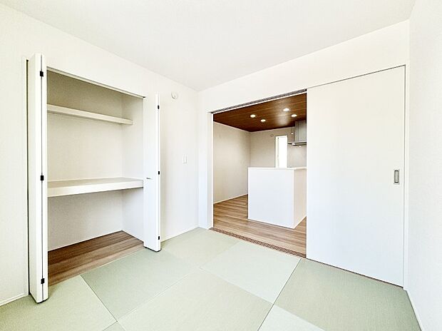 リビング隣接の和室は毎日の暮らしに癒しと安らぎをもたらしてくれます