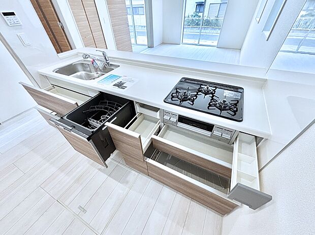 使いやすさを優先したスライド式収納タイプ!