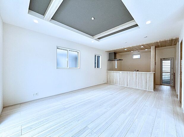 家族の笑顔が自然と生まれてくる、そんな雰囲気のダイニングに仕上がっています