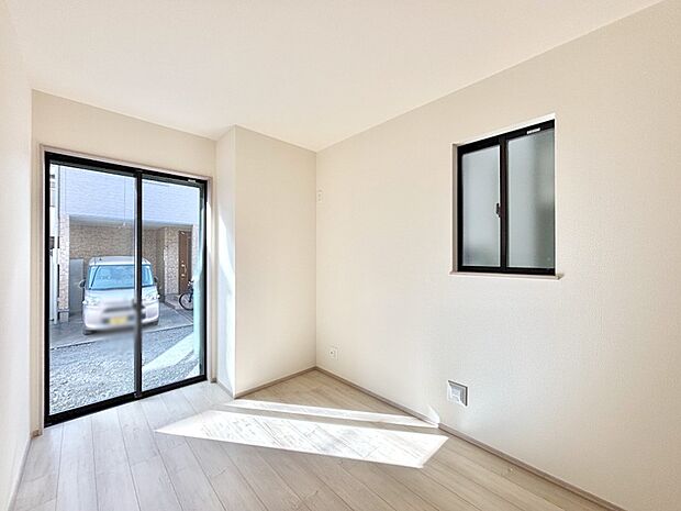 2面採光で気持ちよく自然光が取り入れられるのでお子様のお部屋にもピッタリ