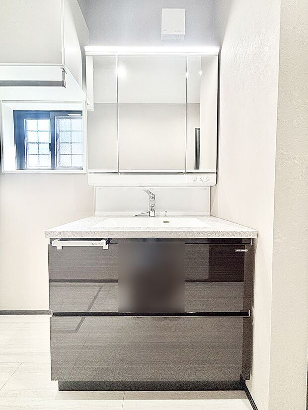 収納力と機能性に優れた洗面化粧台