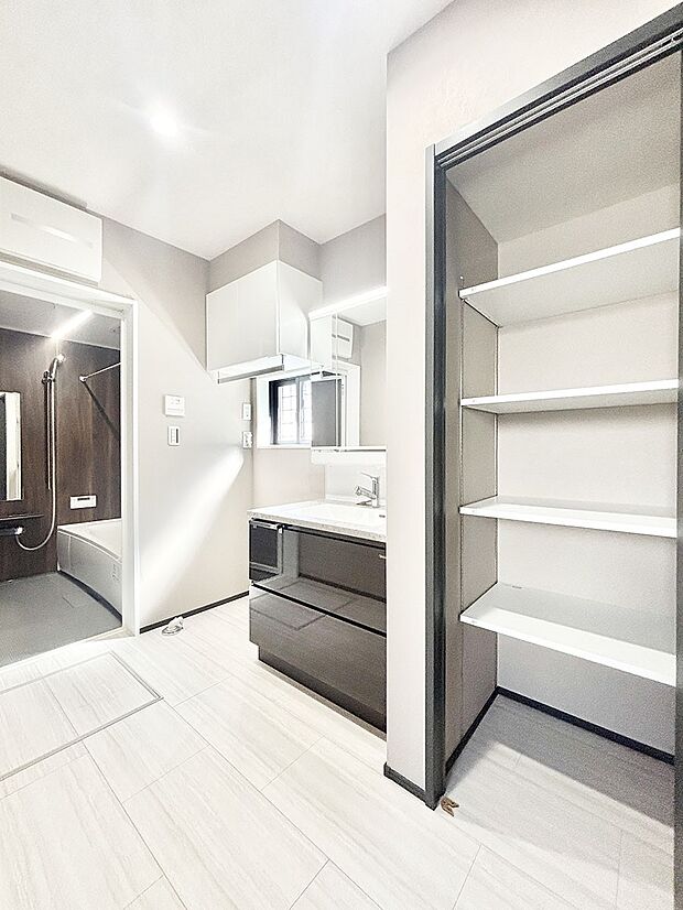 可動棚付きランドリースペース