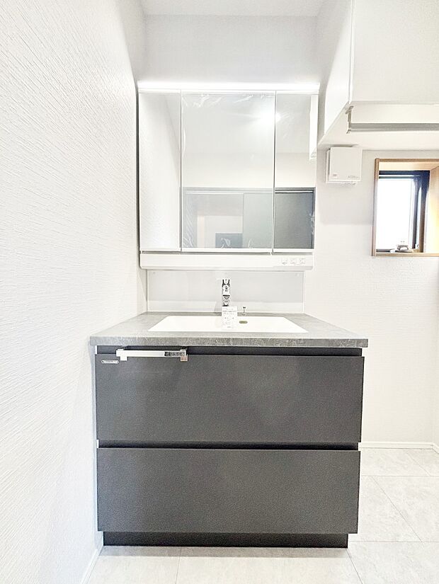 収納力と機能性に優れた洗面化粧台