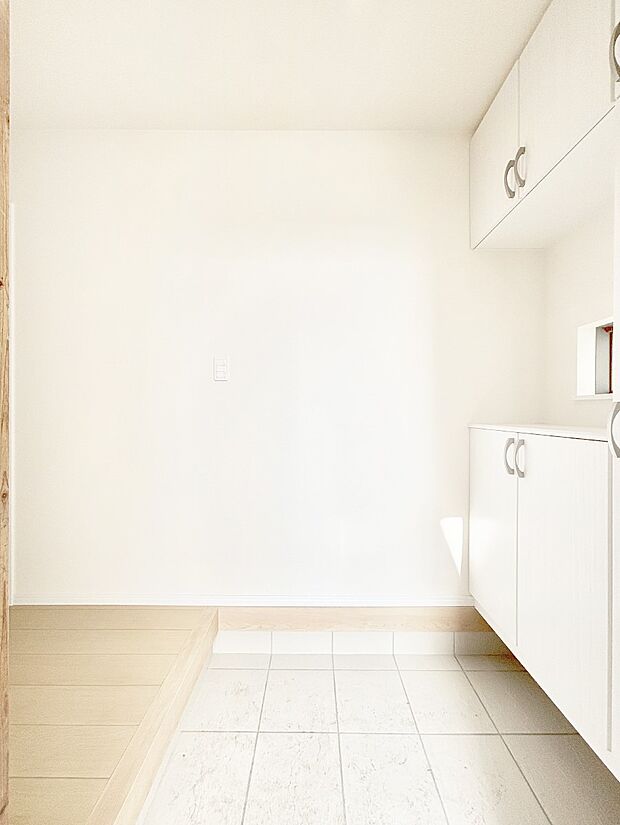 家族の帰宅やお客様をあたたかく迎える玄関  