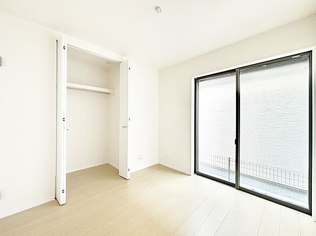リビング隣接の洋室は目が届きやすいので子供部屋としてもお使いいただけます。
