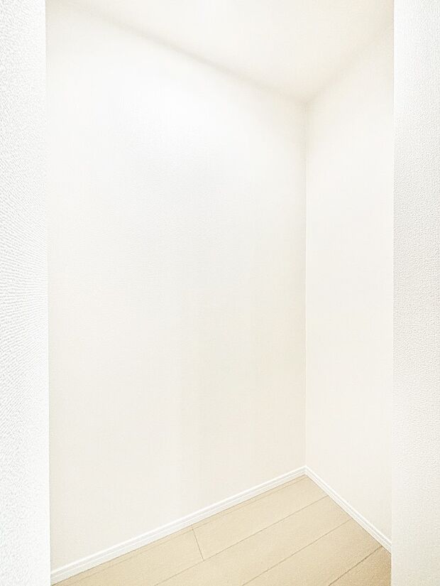 キッチンにはパントリー！食材のストックはもちろん、日用品の収納など使い方はいろいろ！