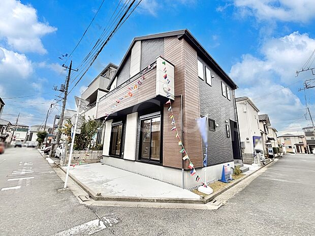 角地なので日当たりも良く、お家が堂々として見えます。