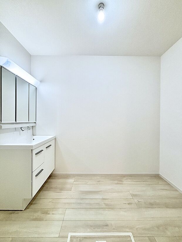 清潔感のある快適空間です。毎日の身支度も気持ち良くお使い頂けます。