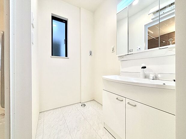 清潔感のある快適空間です。毎日の身支度も気持ち良くお使い頂けます。 