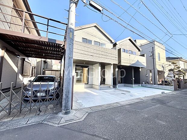 前面道路はきちんと整備されています  