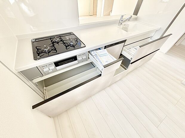 使いやすさを優先したスライド式収納タイプ!