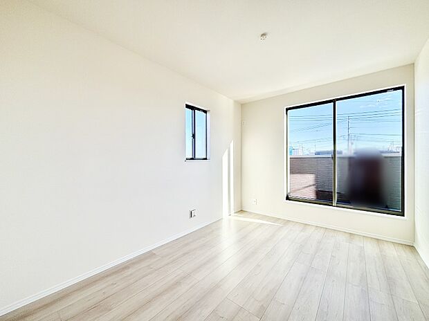 明るいバルコニーサイドに洋室を設置。目覚めの良い寝室に。