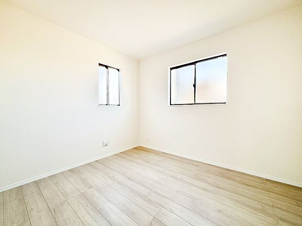 窓からのやさしい光が心地よいプライベートルーム