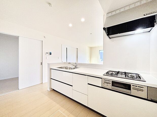 リビングで遊ぶお子様を見守りながらお料理ができる対面キッチン