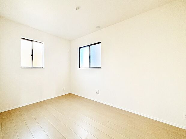 2面採光で気持ちよく自然光が取り入れられるのでお子様のお部屋にもピッタリ