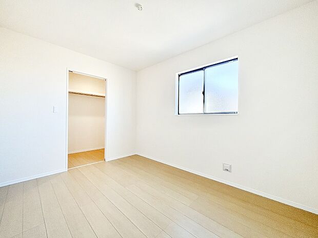 ウォークインクローゼットがあるお部屋!季節ごとの入れ替えも不要で便利です。