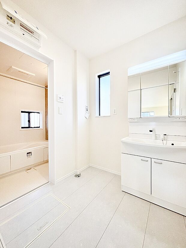 清潔感のある快適空間です。毎日の身支度も気持ち良くお使い頂けます。