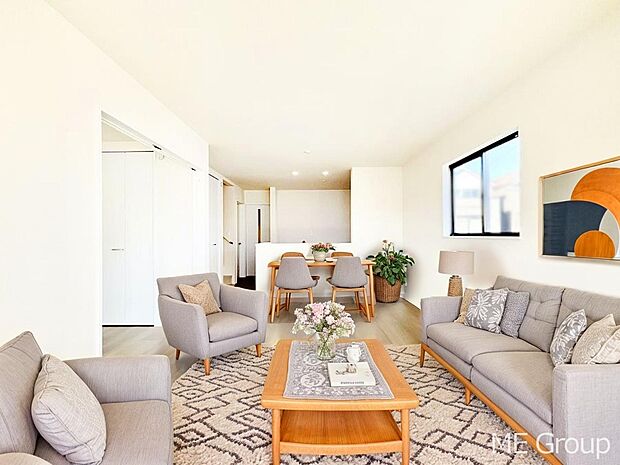 LDKに階段を設け、家族のコミュニティを大切にした間取りプラン ※家具はCGです