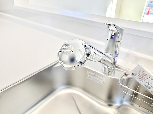 いつでも清潔なおいしいお水を。一つの水栓で水道水と浄水を使い分け。