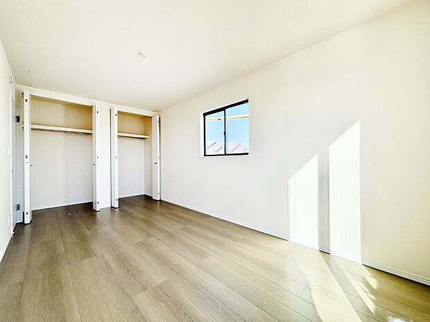 使いやすい形でベットや家具の置き方にも困ることもありません。