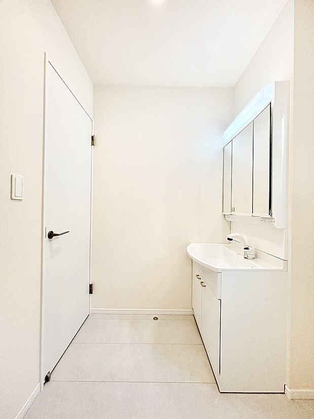 ゆとりの洗面スペースで朝の身支度もラクラク