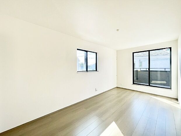 明るいバルコニーサイドに洋室を設置。目覚めの良い寝室に。