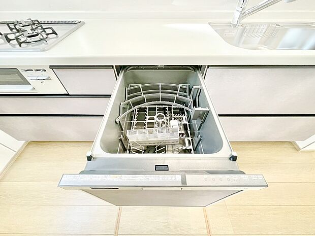 面倒なお片づけは食洗機にお任せ！家事の負担が減って、時間にも気持ちにもゆとりができます。