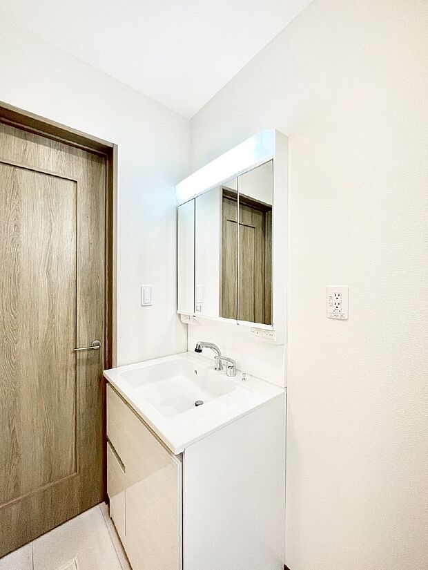 清潔感溢れるホワイトカラーを基調としたランドリースペース