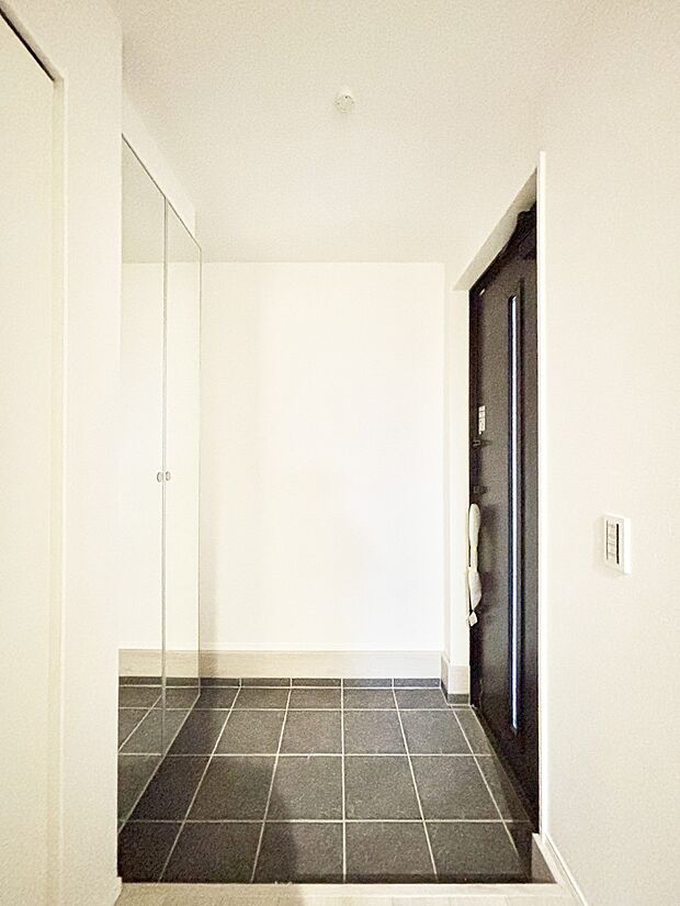 家族の帰宅やお客様をあたたかく迎える玄関